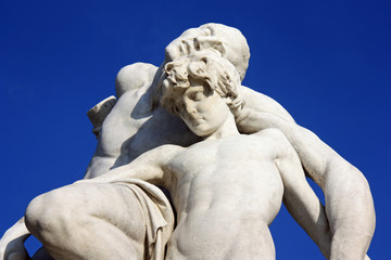 Fototapeta na wymiar Statue du Serment de Spartacus au jardin des Tuileries à Paris, France