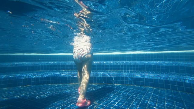 Underwater little steps