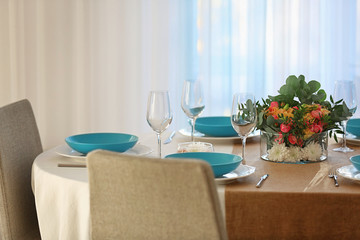 Elegant table setting with beautiful flowers