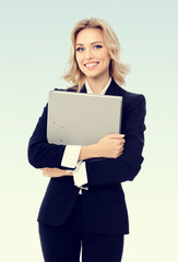 Naklejka premium Young smiling businesswoman with grey folder