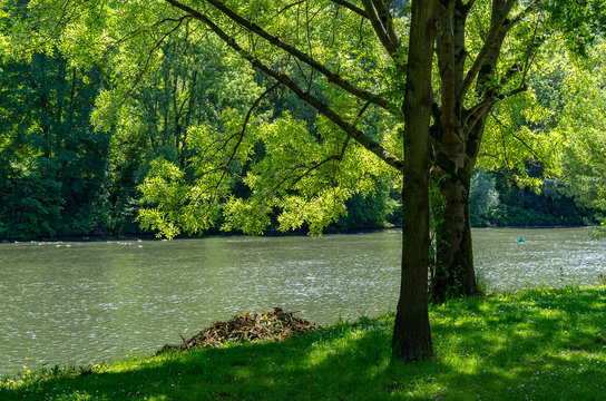Spaziergang auf dem Leinpfad zwischen Werden und Kettwig  an der Ruhr, Essen, Deutschland