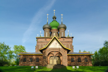 Fototapeta na wymiar St. John the Baptist Church in city of Yaroslavl, Russia.
