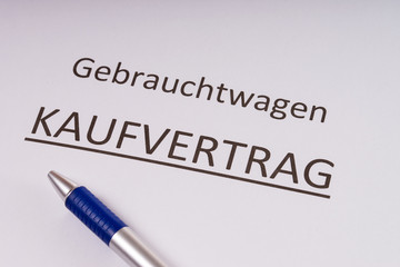 Fototapeta premium Kaufvertrag / Kaufvertrag über einen Gebrauchtwagen