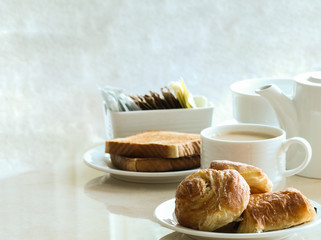  Breakfast.
