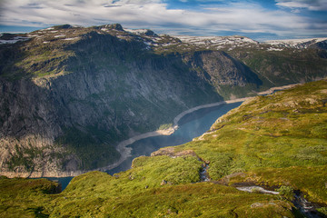 Fototapeta premium Panorama view of the Ringedalsvatnet lake and mountains