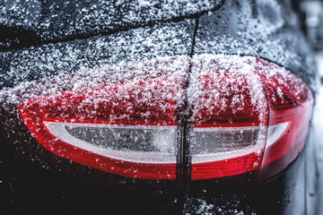 Obraz na płótnie Canvas Car stop light covered with snow.