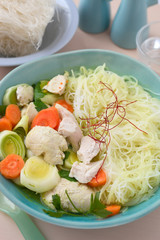 Asiatische Hühnersuppe