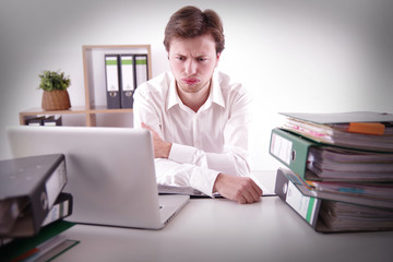 überarbeiteter Geschäftsmann