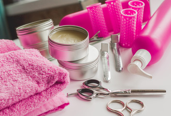 Naklejka premium hairdresser working desk preparation for cutting hair