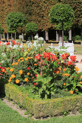 Allée de la terrasse des orangers. Parc de Saint-Cloud. / Alley orange terrace. Parc de Saint-Cloud.