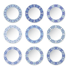 Set of decorative plates