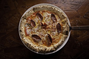 diabolo pizza on table