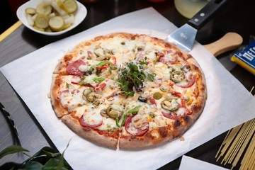 diabolo pizza on table