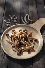 Fried mushroom with oyster sauce