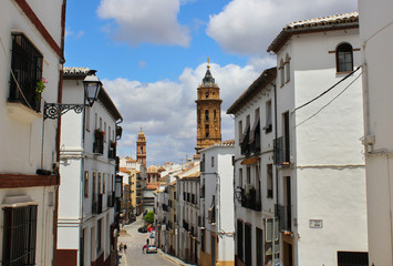 Fototapeta na wymiar Típica calle andaluza en Antequera, Málaga