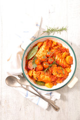 chicken with tomato sauce and rosemary