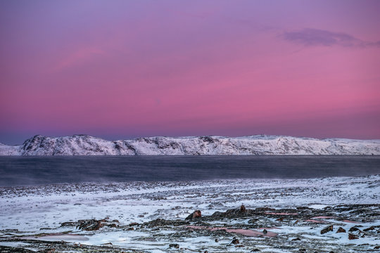 Fototapeta Snowy coast of Barents Sea in Teriberka, Murmansk Region, Russia