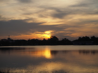 Obraz premium sunset on the lake