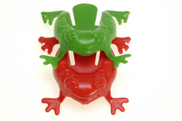 Red and green plastic frogs, red, green coalition