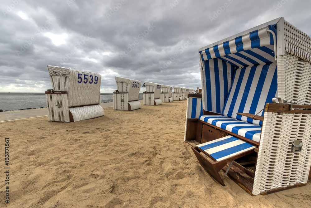 Wall mural Büsum Strandkörbe mit Meerblick