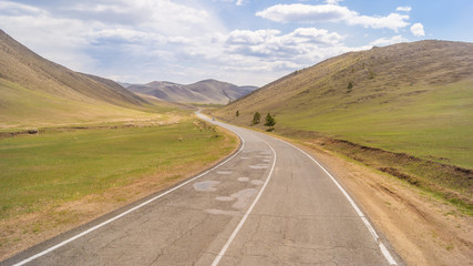 Naklejka premium The road in the hills