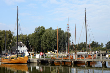 Der Hafen von Dierhagen am Saaler Bodden Fischland