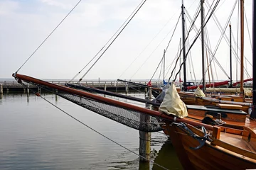 Fototapeten Zeesenboote im Hafen von Dierhagen © aro49