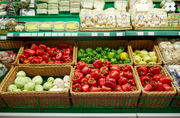 bell peppers or paprika at grocery store