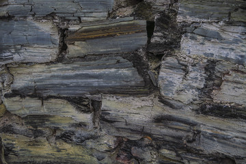 Kalksten stapplad för länge sedan för att göra cement kalkbruk ligger vid kalkstesgatan Albtunna Öland