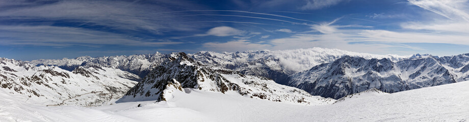 Obraz premium The Alps winter morning mountain panorama at Austria Solden ski resort.