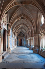 Portogallo, 26/03/2012: il chiostro gotico della Cattedrale di Porto, con dettagli degli azulejos barocchi creati da Valentim de Almeida tra il 1729 e il 1731