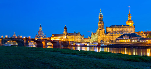 Fototapeta na wymiar Dresden am Abend, Deutschland