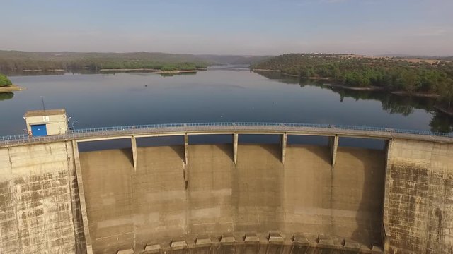 Vista a&eacute;rea de presa desde drone