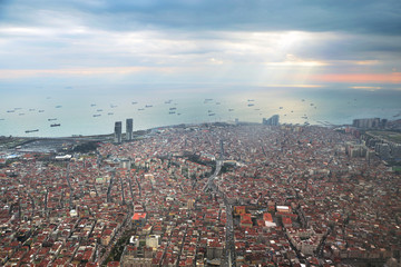 Overview of Istanbul from the airplane © Olha Prokopchuk