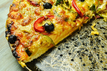 smaczna i świeża pizza wegetariańska
 - obrazy, fototapety, plakaty