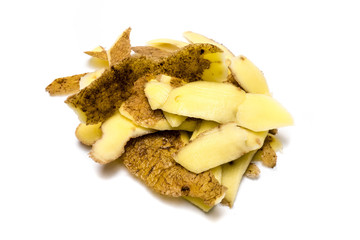 Kartoffelschalen isoliert weiß