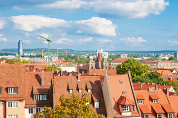 Obraz premium View on Nuremberg from a height on a sunny summer day