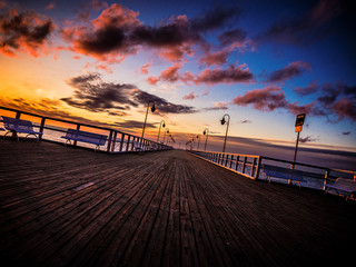 Wschód słońca na molo © radekczaja