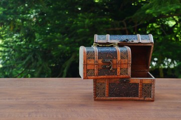 Artesanato brasileiro do Paran&aacute;, Curitiba, de pequenos ba&uacute;s decorativos