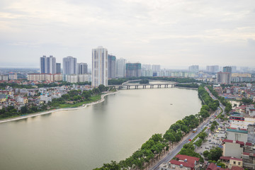 Fototapeta premium Hanoi panoramę miasta w okresie zmierzchu. Jezioro Linh Dam