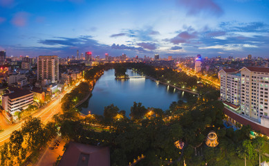 Obraz premium Hanoi skyline cityscape at twilight. Thu Le lake, Cau Giay district