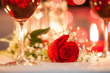 Fototapeta na wymiar Beautiful rose in a romantic candle light dinner setting. 