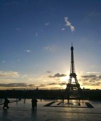 Fototapeta na wymiar PARIS, FRANCE - JANUARY 13, 2017 : sunrise on Place du Trocadero with Eiffel tower on background