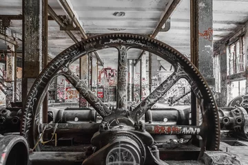 Fototapete Industriegebäude Industriemaschinen in verlassener Fabrik