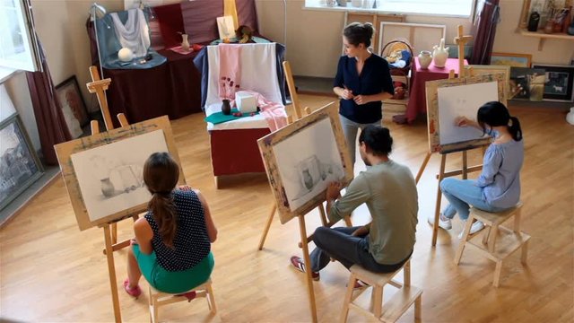 Drawing class for adults. Drawing still-life with a pencil
