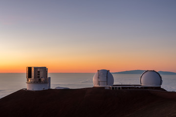 Fototapeta na wymiar Mauna Kea, Sternwarte, Big Island, Hawaii, USA, Observatorium, Berge