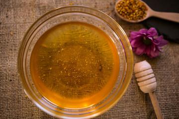 healthy honey in glass bowl.