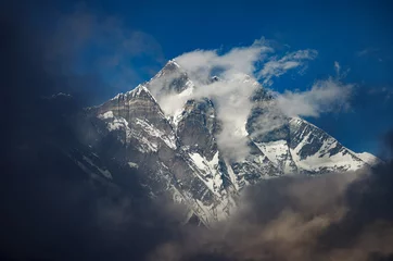 Deurstickers Lhotse Wolken vliegen van de top van Mt Lhotse (8501m), Khumbu-regio, Nepal