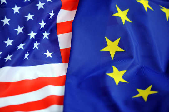 USA, EU, Europ&auml;ische Union, Flagge, Flaggen, Vereinigte Staaten, Amerika, Europa, TTIP, V&ouml;lkerrecht, Zeichen, Symbol, Wettbewerb, L&auml;nder, Staaten, B&uuml;ndnis, Freiheit, Au&szlig;enpolitik, Freihandelsabkommen