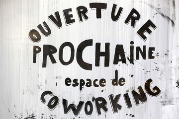 Ouverture prochaine. Espace de Coworking. / Opening soon. Coworking space.